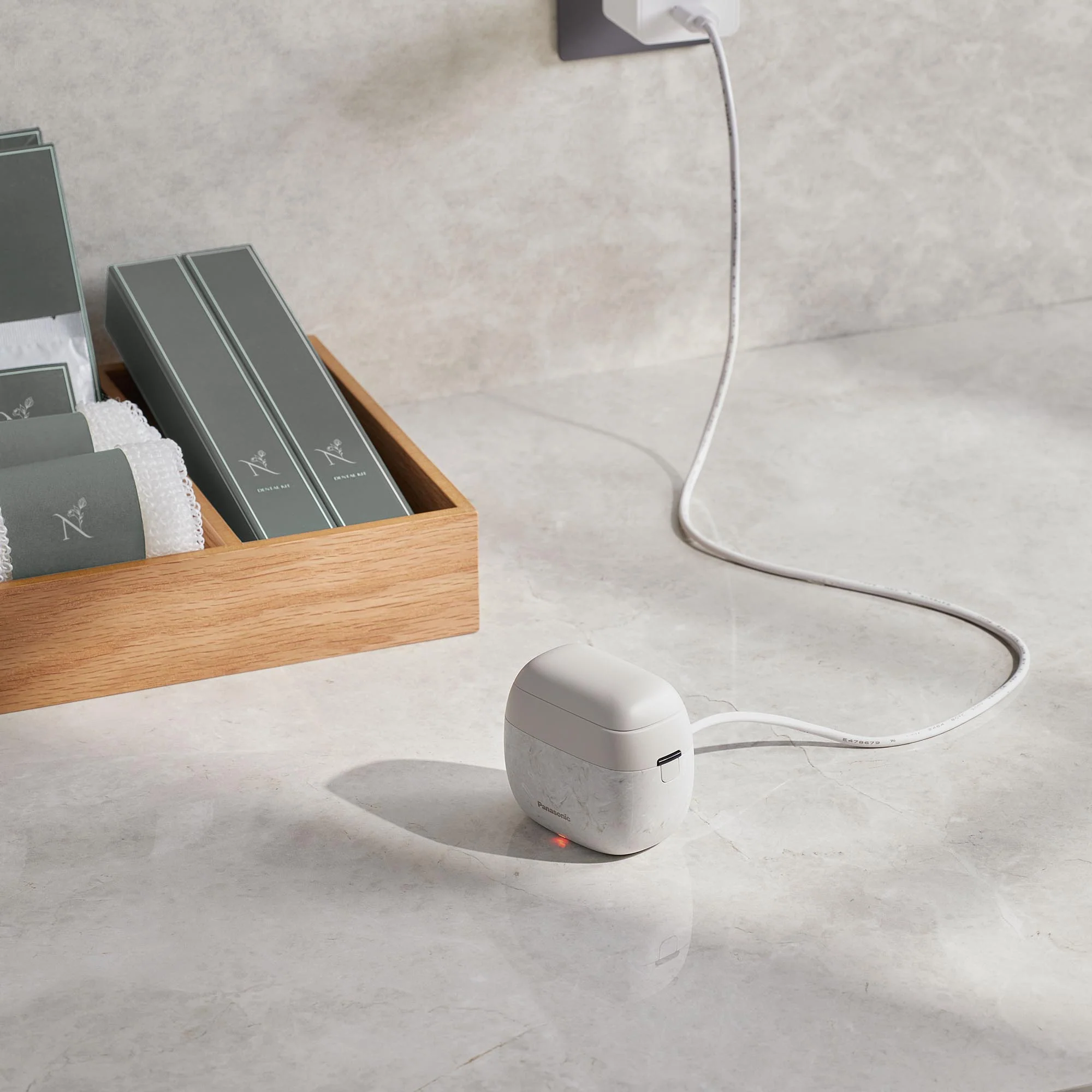 ARC5 PALM-Sized 5-Blade Electric Luxury Razor - Image 4