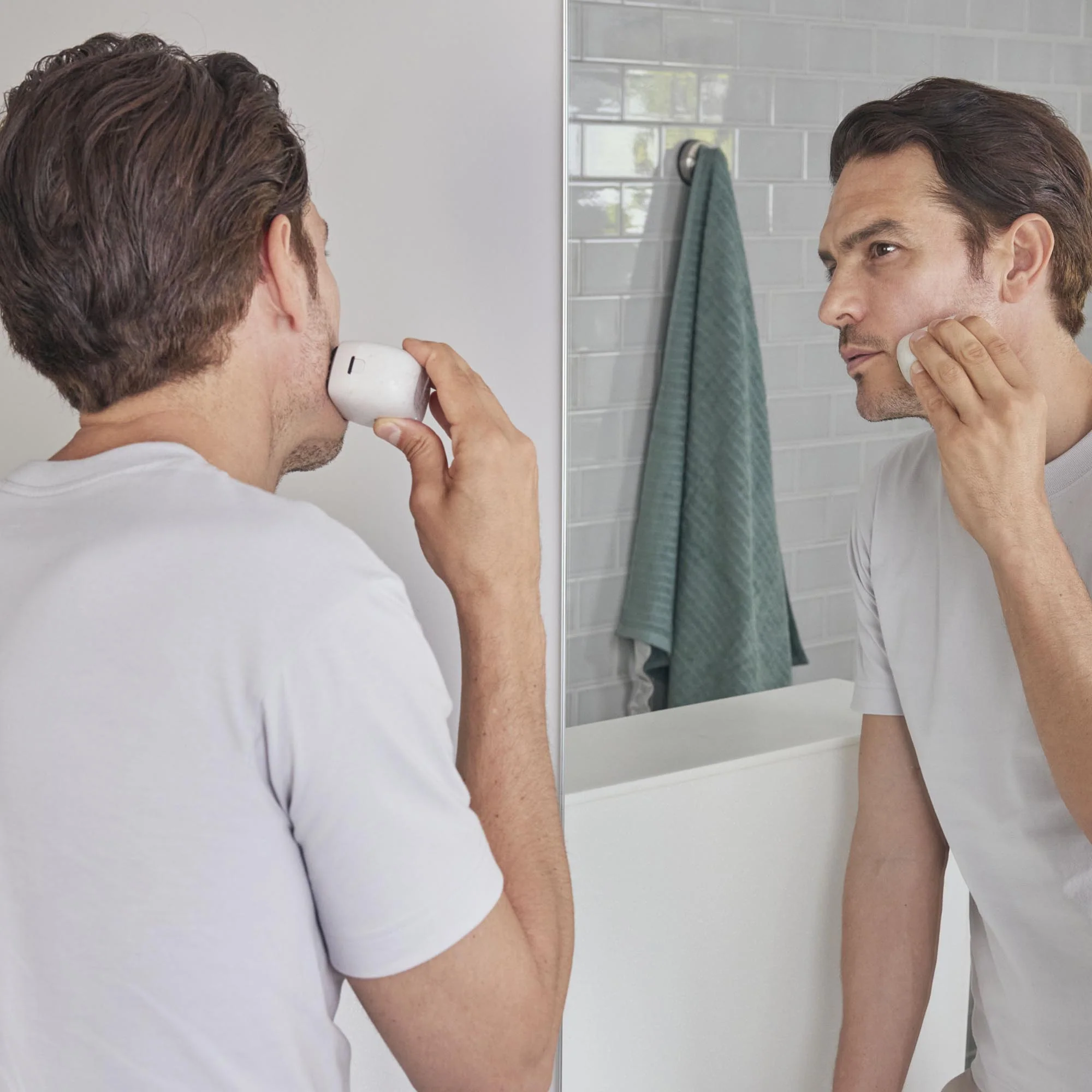 ARC5 PALM-Sized 5-Blade Electric Luxury Razor - Image 9