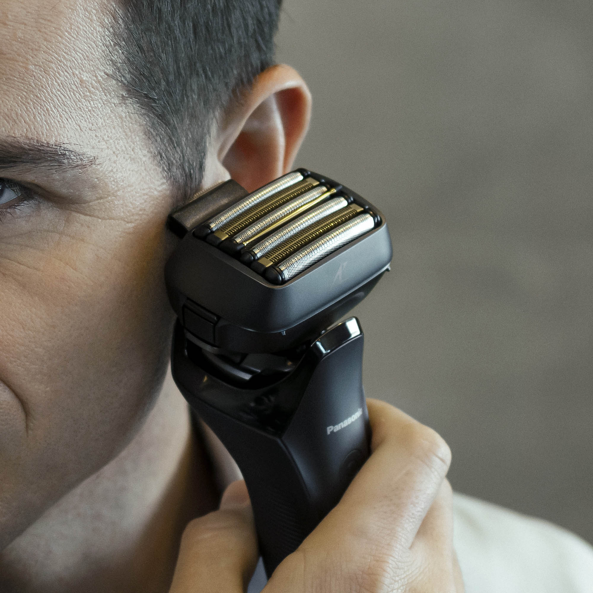 ARC6 Luxury 6-Blade Men's Electric Shaver - Image 6