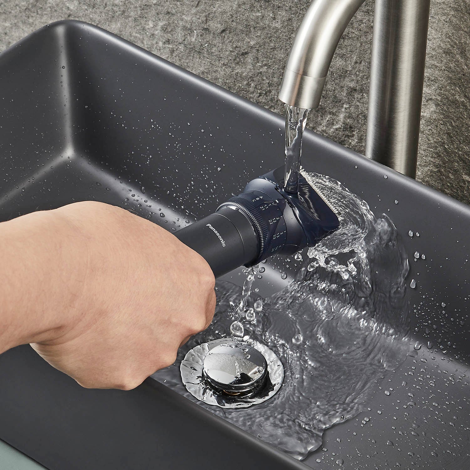 MultiShape Beard, Hair & Body Trimmer Starter Kit with 4 Combs (1-30mm) - Image 5