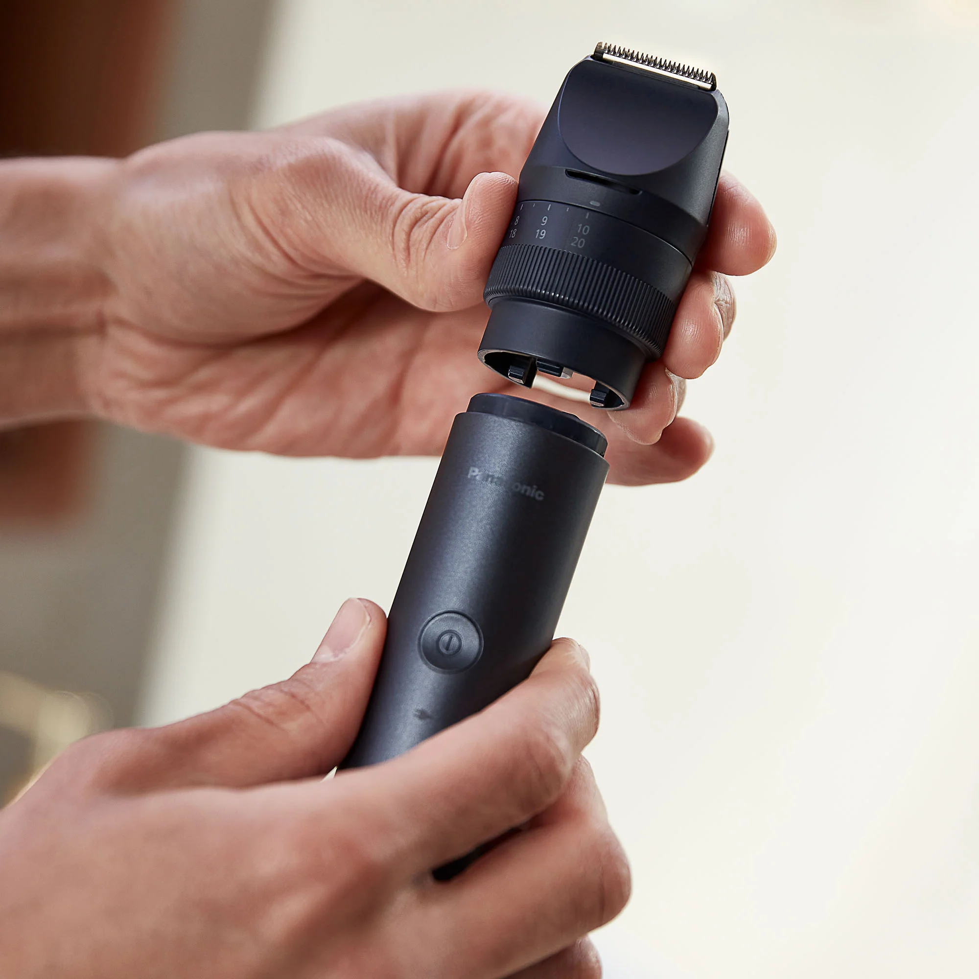 MultiShape Beard & Hair Trimmer Starter Kit with 2 Combs (1-20mm) - Image 4