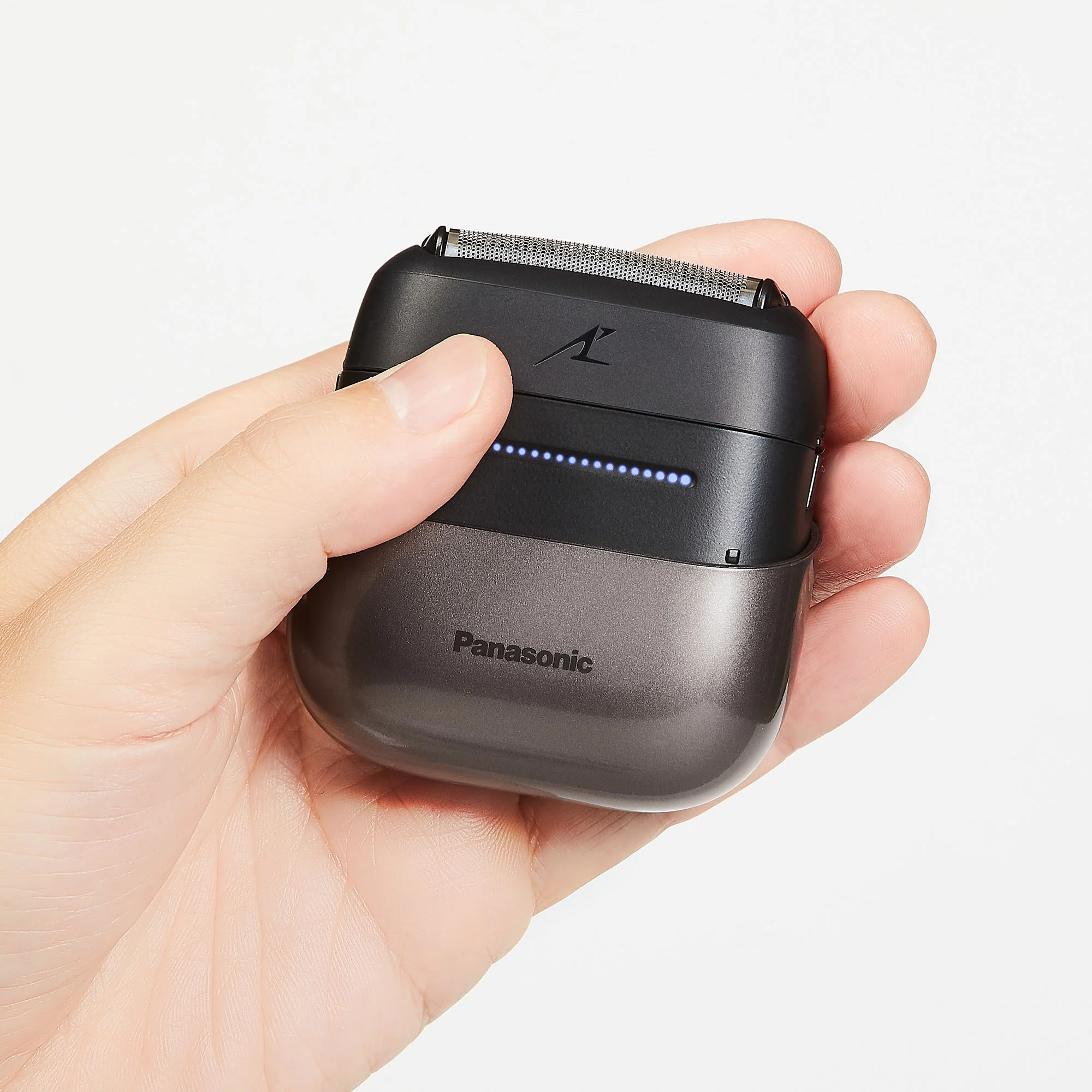 Swipe Right Electric Travel Shaver for Men - Image 9